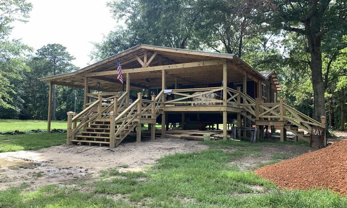 Kokomo Cabin | Inviting 2-Bedroom Cabin on Pearl River with WiFi & AC