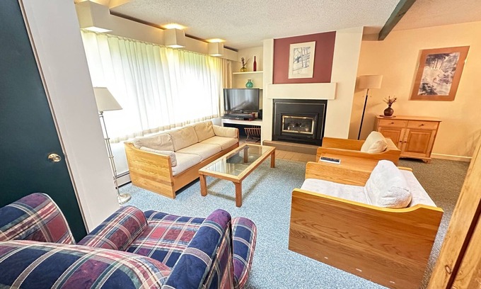 Stowe Area Condo | Unforgettable Village Green 2 Bedroom Escape with Spa & Pool