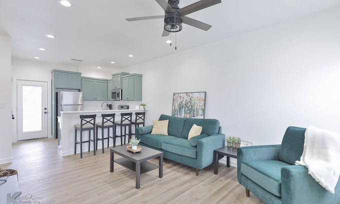 Abilene Condo | Inviting 2-Bedroom Condo in Abilene with WiFi & Garage