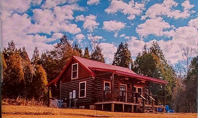 Paoli Cabin | Inviting Pet-Friendly Cabin Near Patoka Lake - 9.6/10 Rating