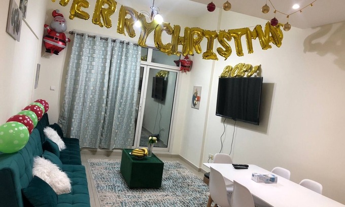 Dubai Apartment | Inviting 2 Bedroom Flat with Pool and Sauna Amenities