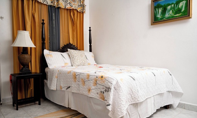 St. Ann's Bay House | Cozy 2-bedroom house in phenomenal St. Ann Parish with AC, WiFi