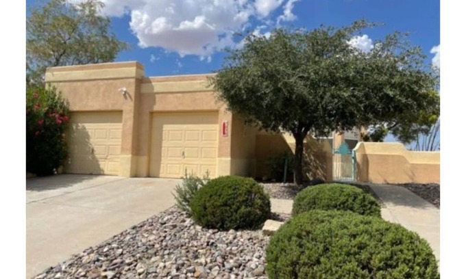 Picacho Hills House | Inviting 2 Bedroom Home with Kitchen in Picacho Hill