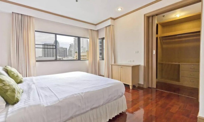 Thonglor Apartment | Ideal 2 Bedroom Retreat in Vibrant Thong Lo Area