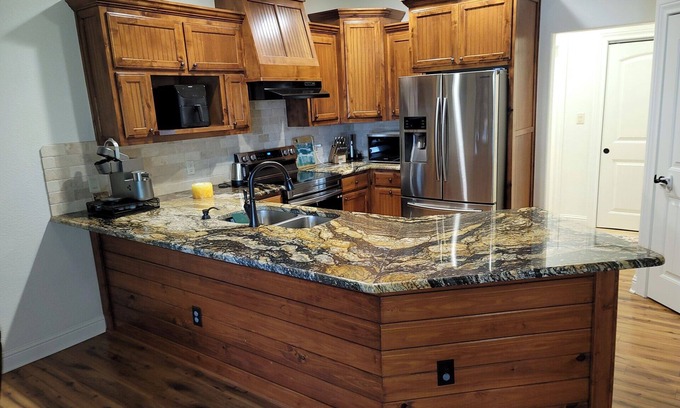 Yantis House | Cozy 2-bedroom lake house minutes from Lake Fork!Grab your boat and go fishing!