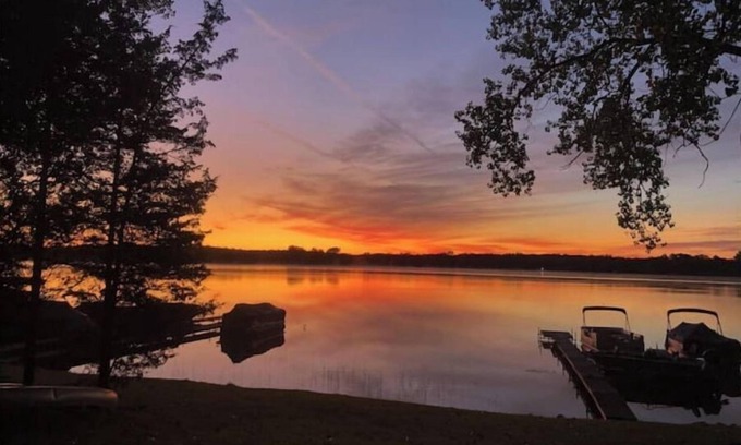 Brighton Cottage | Inviting Lakefront Cottage Near UMich and MSU