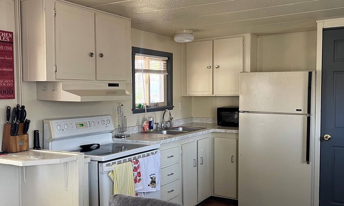 Salmon House | Cozy 2-bedroom mobile home in enchanting Salmon with WiFi, AC