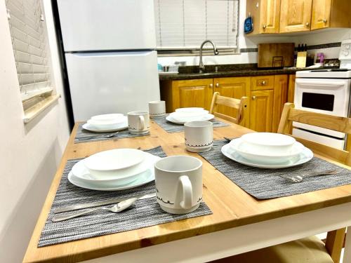 Renfrew-Collingwood House | Cozy 2-bedroom Private Guest House in a convenient location