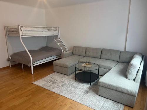 Simmering Apartment | Cozy 2-Bedroom Retreat Near Subway and City Center