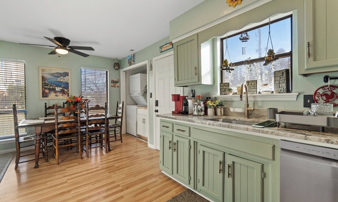 Chic's Beach House | Cozy 2-bedroom townhome in peaceful Virginia Beach with AC, WiFi