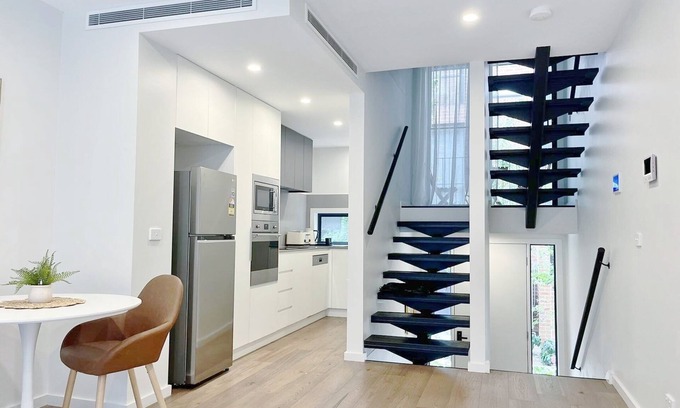 Braddon House | Inviting 2-Bedroom Townhome with AC & WiFi in Braddon