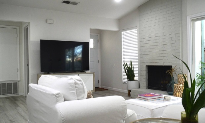 Wyldwood House | Welcoming 2-Bedroom Townhome with Yard in Austin
