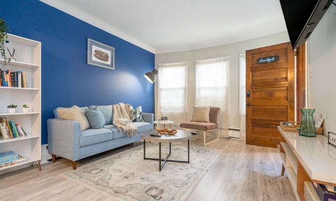 Chicago Lawn Apartment | Inviting 2-Bedroom Retreat with Patio Near Midway Airport