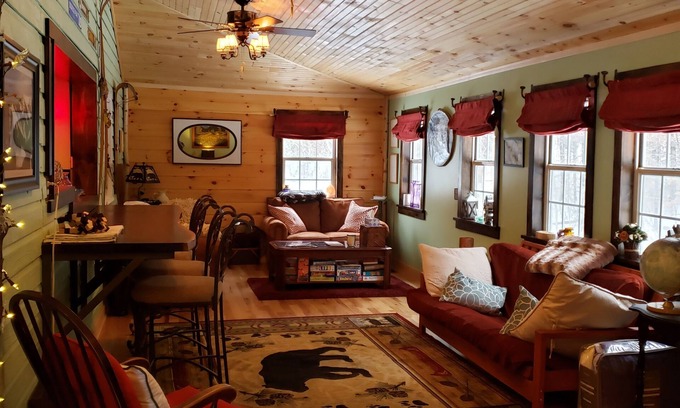 Wilmington House | Idyllic Whiteface Mtn Cabin with Kitchen & Breakfast Included