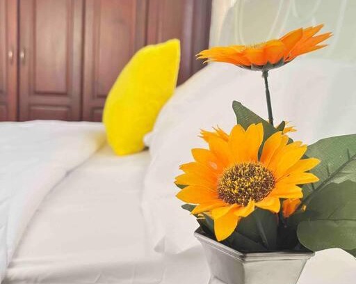 La Caleta Apartment | Welcoming 2 Bedroom Retreat with BBQ & Free Parking