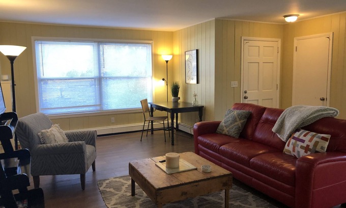 Lafayette House | Inviting 2 BR Retreat on Acreage Near Boulder - Pet Friendly