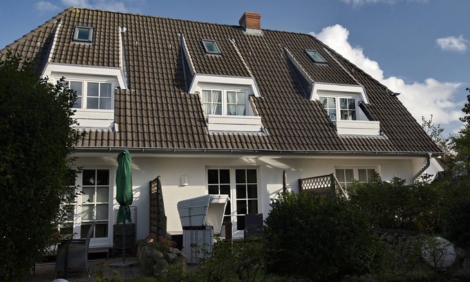 Westerland Apartment | Serene 2-Room Apartment with Balcony, Rated 9.8/10