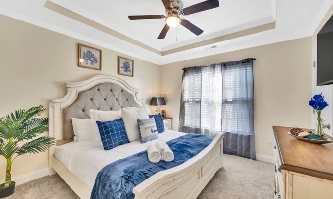 Concord House | Charming 2B Townhouse with Jacuzzi and Pet-Friendly Comfort