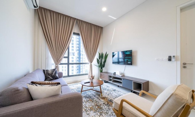 Kampung Haji Abdullah Hukum Apartment | Inviting 2B2B with Pool - Near Mid Valley Megamall