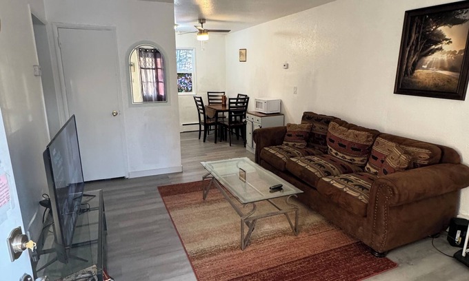 Wasilla Apartment | Inviting 2BD House in Medical District with Pet-Friendly Perks