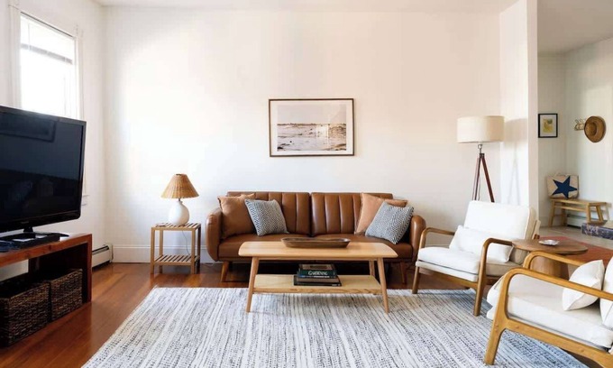 Off Broadway Apartment | Corner Cafe: Pet-Friendly Retreat with Spa and Breakfast