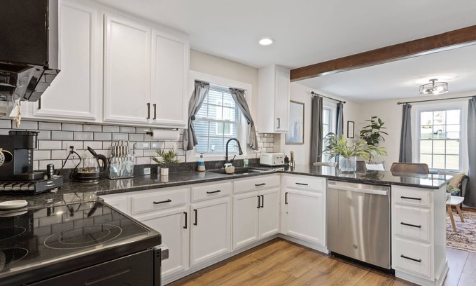 Judson House | Inviting 2BR Bungalow Near Downtown Greenville with Spa