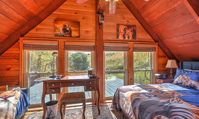Blountville Cabin | Inviting 2BR Cabin by the Creek - Pet & Child Friendly