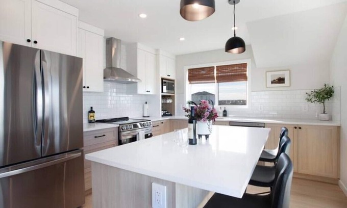 Airdrie Apartment | Charming 2BR Carriage House with Waterfront Views & Breakfast