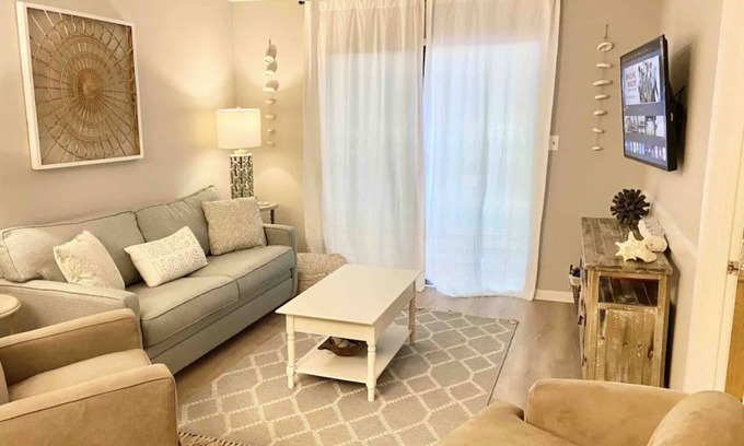 Folly Field Condo | Delightful 2BR Retreat with Free Bikes & Short Beach Walk