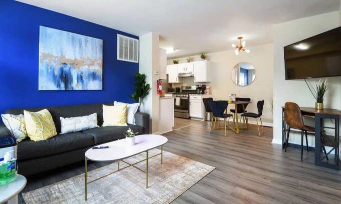 Newark Hotel | Modern 2BR Retreat with Free Parking Near NYC