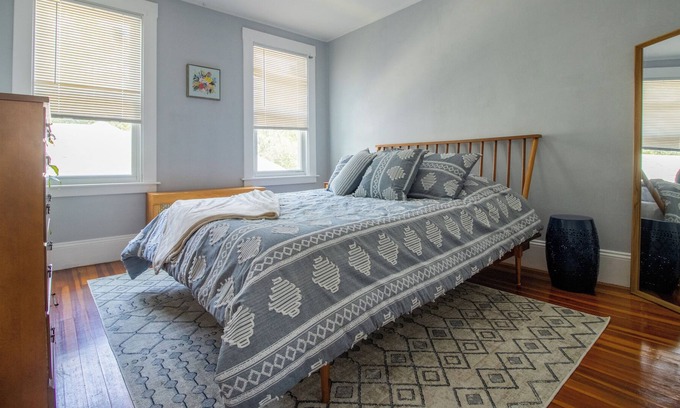 West Hartford Apartment | Inviting 2BR Retreat Near West Hartford Center for Work & Play