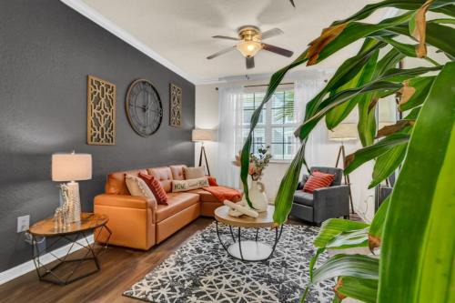 Westchase Apartment | Cozy 2br2ba Minutes To Airport & Westchase #1