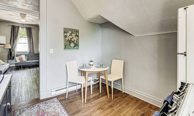 Sheridan Apartment | Cozy 2nd floor apartment
