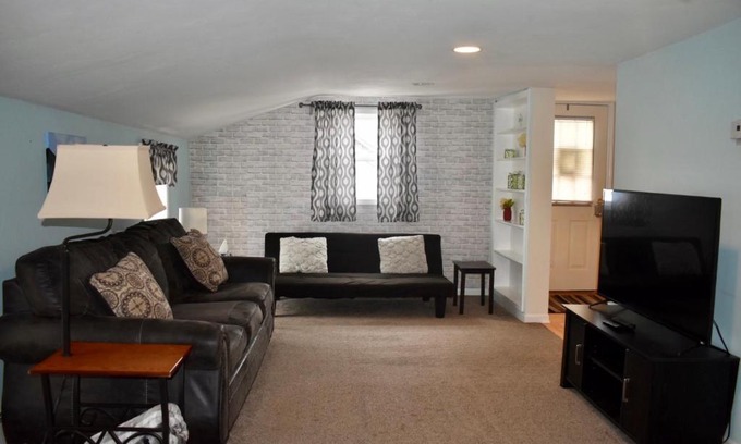 Adrian Apartment | Charming 2nd Story Flat Near Downtown - Kid-Friendly Retreat