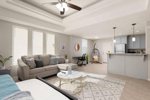 Edinburg Apartment | Cozy 3 Bed Apartment Near Shopping Plazas - Guest Rated 9.9