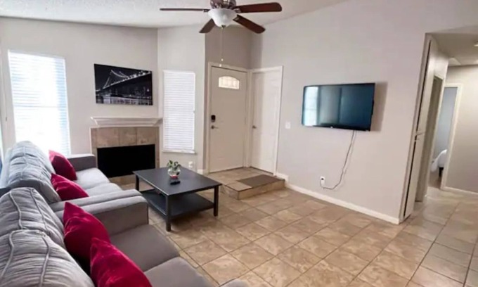 Summerlin House | Family-Friendly 3-Bedroom Getaway with Garage Access