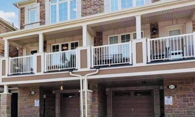 Halton Regional Municipality House | Family-Friendly 3 Bed House with Kids' Amenities