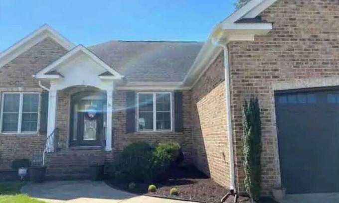 Hampton House | Inviting 3 Bedroom Retreat with Hot Tub & Top Ratings