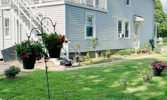 Westerly Apartment | Cozy 3 bedroom apartmentin the center of everything,