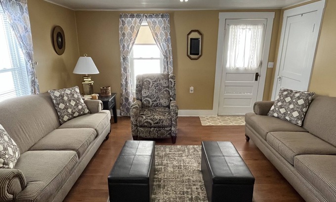 Campbellsville Cottage | Charming 3-Bedroom Cottage with Lake View and Child-Friendly Space