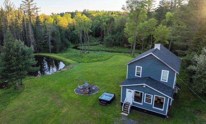Boonville Cabin | Charming 3 Bedroom Cabin with Pet-Friendly Amenities