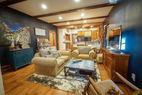 Delta House | Cozy 3-Bedroom Grand Chalet