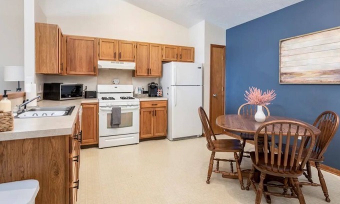 Byron Center House | Cozy 3 Bedroom Home With Attached 1 Stall Garage!