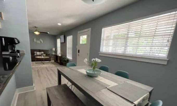 Parker Lane House | Welcoming 3 Bedroom Home with Spa and Breakfast Included