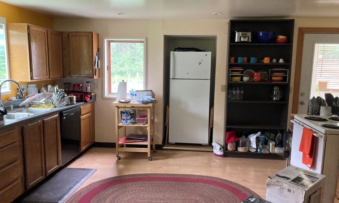 McGrath House | Cozy 3-bedroom house with AC and WiFi in welcoming McGrath