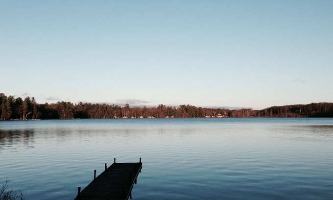 Torrance Cottage | Charming Lakefront Cottage in Muskoka with Pool & Breakfast
