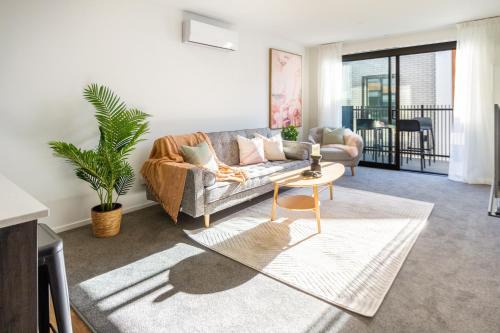 Addington Apartment | Inviting 3 Bedroom Retreat Near Hagley Park with Garage