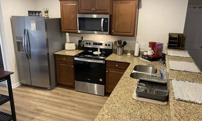 Aiken House | Perfect 3-Bedroom Townhome Near Masters with Hot Tub