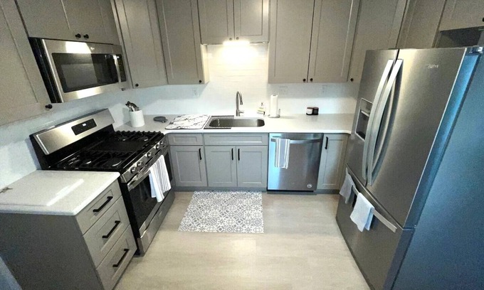 Winter Garden Cottage | Inviting Downtown Winter Garden Cottage with Hot Tub & Spa
