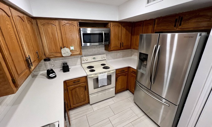 West Arlington House | Inviting 3-BR Townhouse Steps from A&T Stadium & Globe Life
